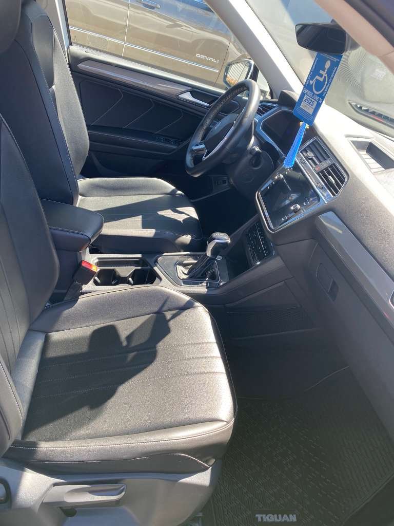 Interior limpio después del detallado VW Tiguan